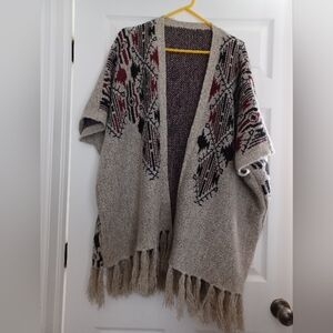 Unbranded Womens Size OSFM Gray Poncho/ Shrun Aztec, Southwestern, Boho Fringed